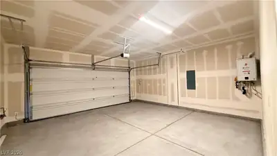 3887 Tico Falls Avenue, Las Vegas, NV 89141 Garage