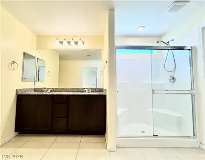 6088 Castle Gardens Avenue, Las Vegas, NV 89130 Primary Bathroom