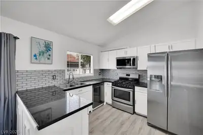 2913 Du Barry Manor Lane, Las Vegas, NV 89108 Kitchen