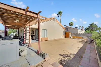 2913 Du Barry Manor Lane, Las Vegas, NV 89108 Yard