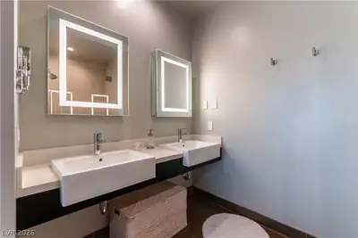 2600 West Harmon Avenue 56004 Primary Bathroom