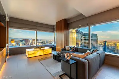 2600 West Harmon Avenue 56004 Living Room