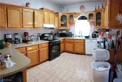 1933 Bearden Avenue, Henderson, NV 89011 Kitchen