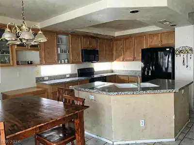 8769 Country View Avenue, Las Vegas, NV 89129 Kitchen