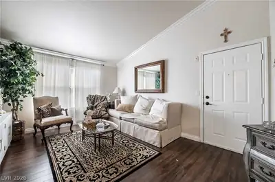 8101 West Flamingo Road 2006 Living Room