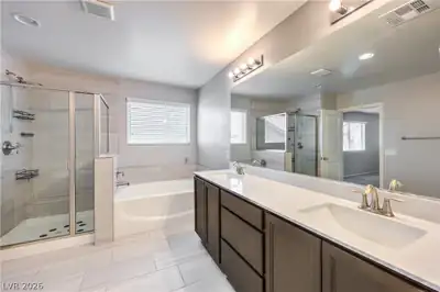 8686 Windy Canyon Street, Las Vegas, NV 89113 Primary Bathroom