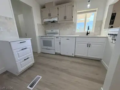 3231 Paiute Boulevard, Pahrump, NV 89061 Kitchen