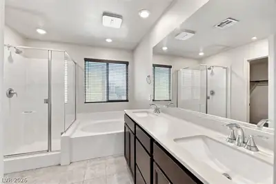 6718 Grindstone Street, North Las Vegas, NV 89086 Primary Bathroom