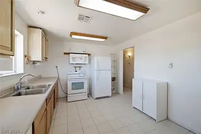 4991 East Cheyenne Way Kitchen