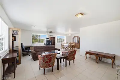4991 East Cheyenne Way Living Room