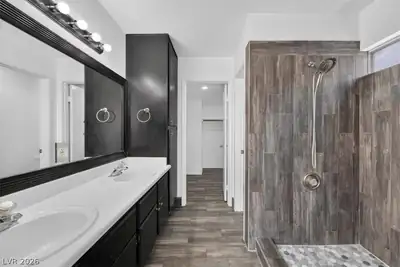 1730 Garden Path Court, Las Vegas, NV 89119 Primary Bathroom