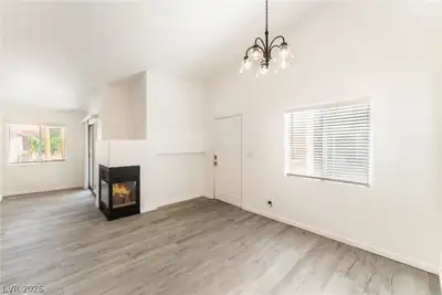 2110 Los Feliz Street 2015 Living Room
