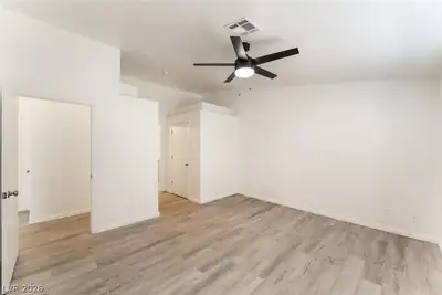2110 Los Feliz Street 2015 Bedroom