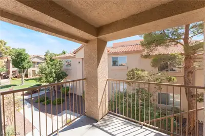 2110 Los Feliz Street 2015 Patio