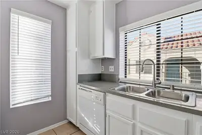 4836 Nara Vista Way 204 Kitchen