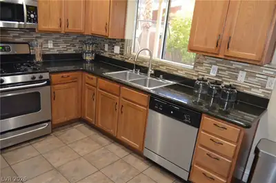 5596 Prospectors Creek Way, Las Vegas, NV 89122 Kitchen
