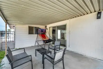 913 De Met Drive, Las Vegas, NV 89119 Patio