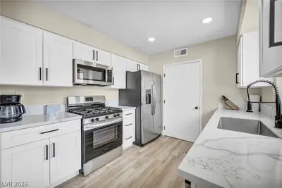 913 De Met Drive, Las Vegas, NV 89119 Kitchen