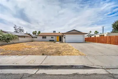 913 De Met Drive, Las Vegas, NV 89119 Front of Structure