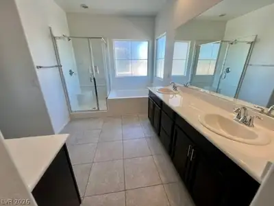 4524 Roaming Vines, North Las Vegas, NV 89031 Primary Bathroom