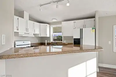 2228 Castleberry Lane, Las Vegas, NV 89156 Kitchen