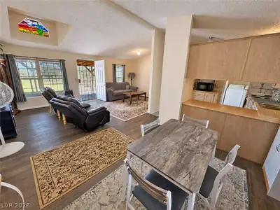3221 West Susan Avenue 4 Living Room