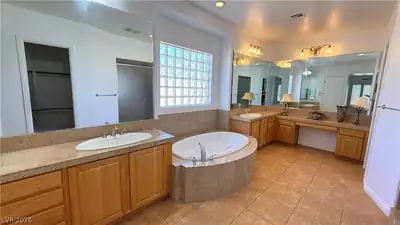 2424 Antrim Irish Drive, Henderson, NV 89044 Primary Bathroom