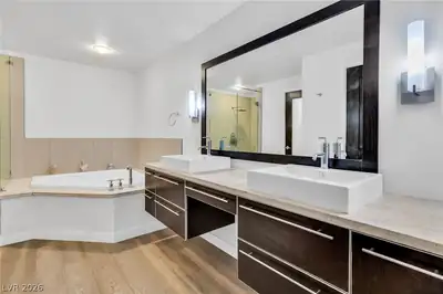 8925 West Flamingo Road 201 Primary Bathroom