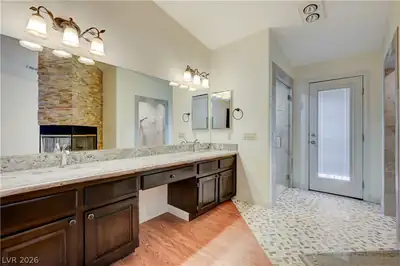 1409 Premier Court, Las Vegas, NV 89117 Primary Bathroom