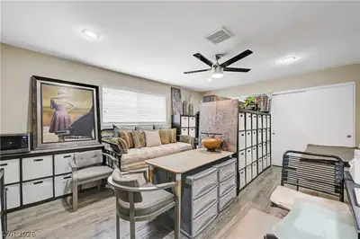 2704 West Oakey Boulevard Primary Bedroom