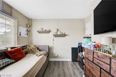 2704 West Oakey Boulevard Bedroom