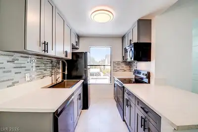 5121 Lindell Road 206 Kitchen