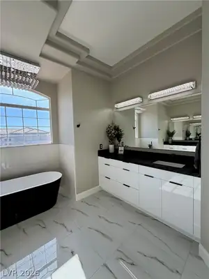8922 Rio Verde Avenue, Las Vegas, NV 89147 Primary Bathroom
