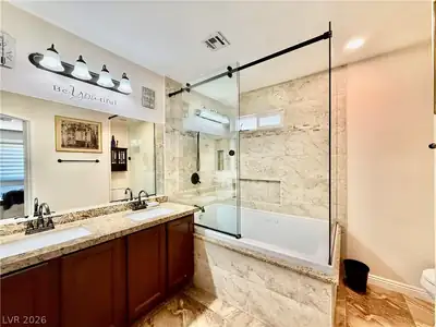 5876 Tippin Drive, Las Vegas, NV 89130 Primary Bathroom