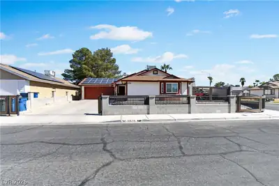 5876 Tippin Drive, Las Vegas, NV 89130 Front of Structure