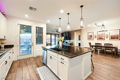 41 Tatahatso Point Street, Henderson, NV 89011 Kitchen