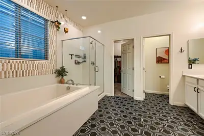 41 Tatahatso Point Street, Henderson, NV 89011 Primary Bathroom