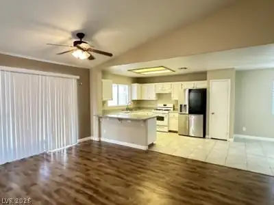 320 Mirasol Way Kitchen