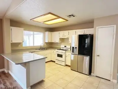 320 Mirasol Way Kitchen
