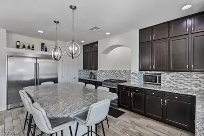 5255 Kennedy Hill Avenue, Las Vegas, NV 89139 Kitchen