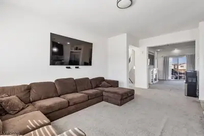 5255 Kennedy Hill Avenue, Las Vegas, NV 89139 Living Room
