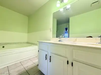 6521 Sugarpine Lane, Las Vegas, NV 89107 Primary Bathroom