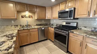 6521 Sugarpine Lane, Las Vegas, NV 89107 Kitchen