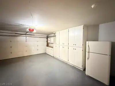 6521 Sugarpine Lane, Las Vegas, NV 89107 Garage