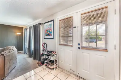 408 Barlow Lane Entry