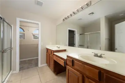 10287 Tiger Paws Place, Las Vegas, NV 89183 Primary Bathroom