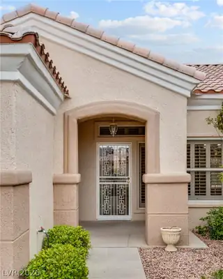 10321 Willamette Place Entry