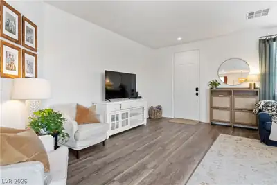 5505 Knotting Pass Living Room