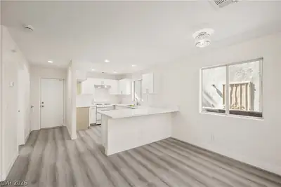 5230 Souvenir Lane, Las Vegas, NV 89118 Kitchen