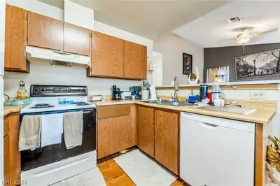 4708 Krissylouise Way, Las Vegas, NV 89121 Kitchen